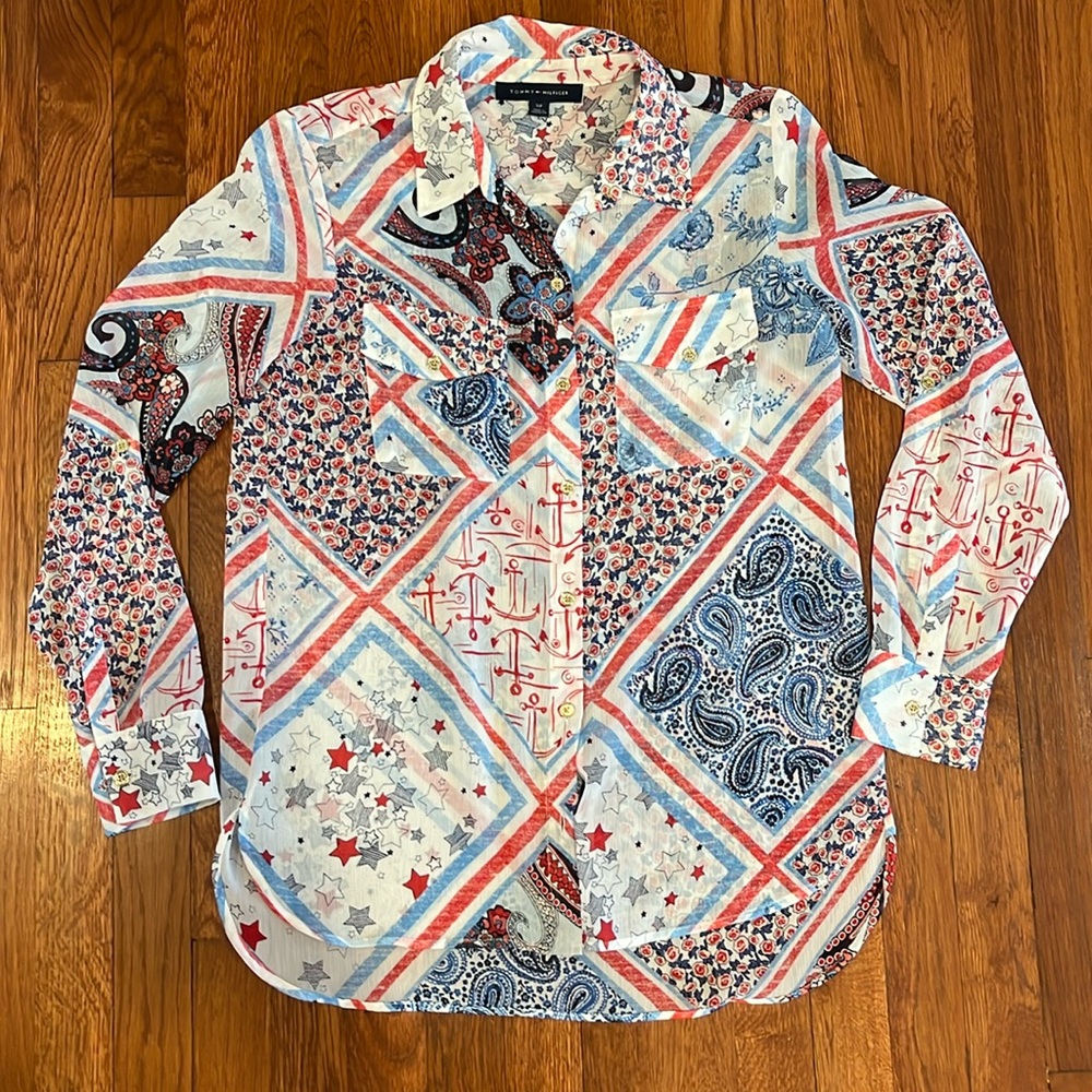 Tommy Hilfiger button down shirt. EUC size small